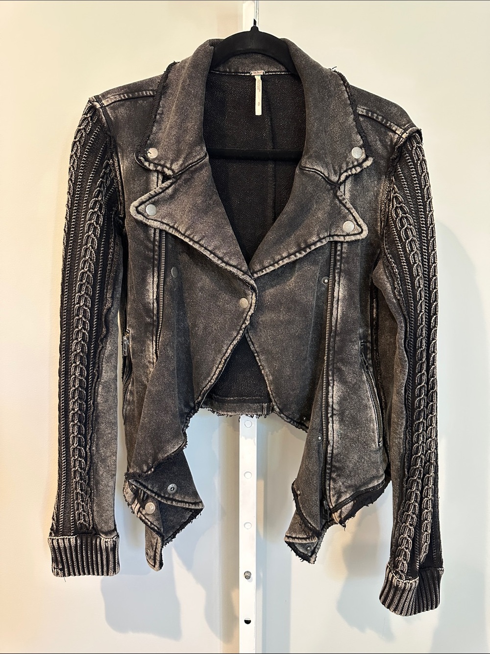 Free People Ruffle Moto
Sweater Jacket Size Small - Picture 6 of 10